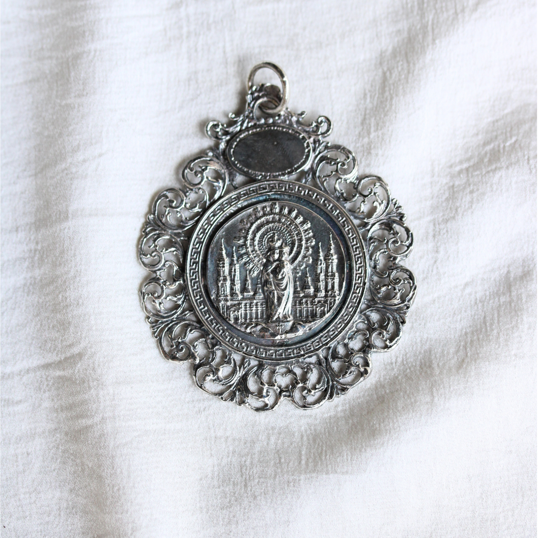 Medalla de cuna Virgen del Pilar en plata de Doña Sol