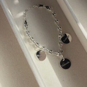 Pulsera personalizada con medallas de Doña Sol